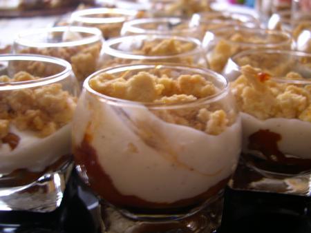 mousse de ratatouille au fromage frais et crumble de tomates sechées 